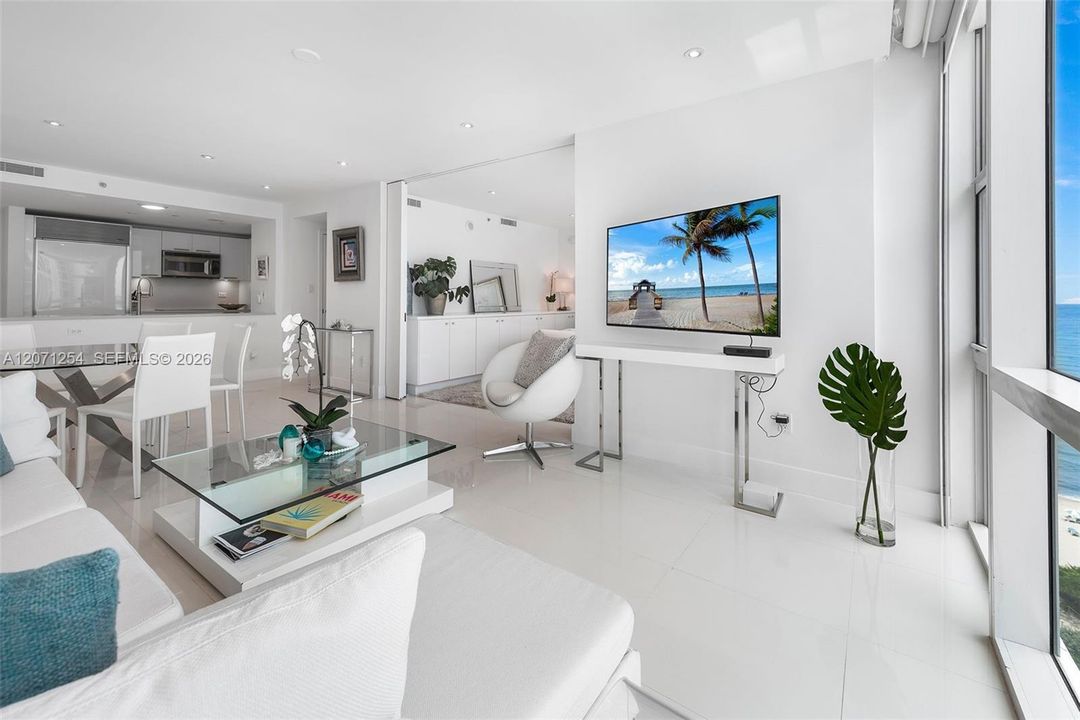 For Sale: $1,575,000 (2 beds, 2 baths, 1103 Square Feet)