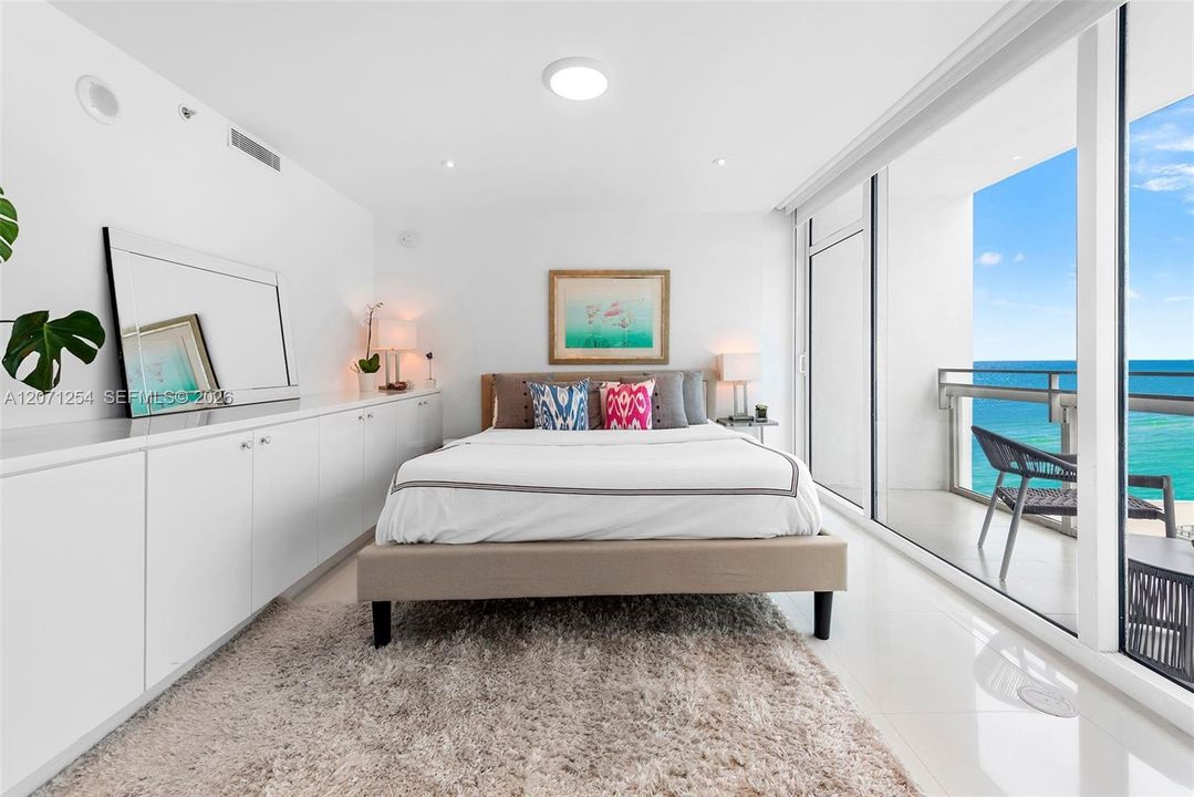 For Sale: $1,575,000 (2 beds, 2 baths, 1103 Square Feet)