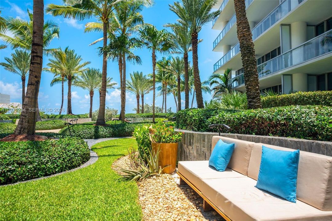For Sale: $1,575,000 (2 beds, 2 baths, 1103 Square Feet)