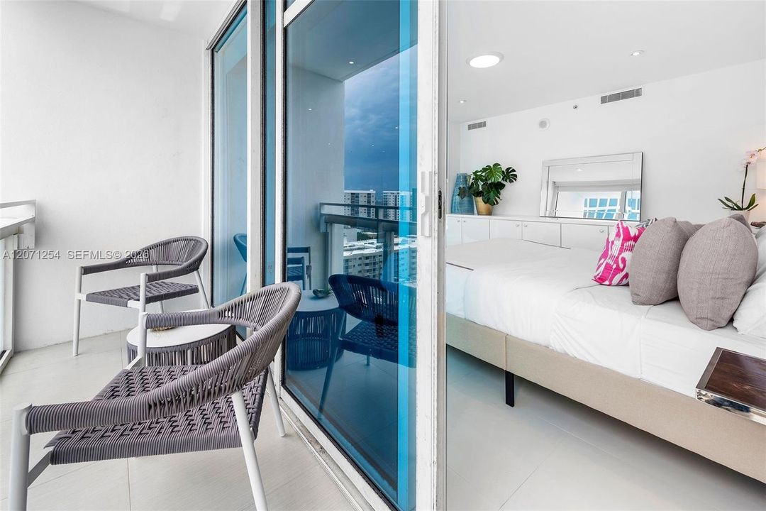 For Sale: $1,575,000 (2 beds, 2 baths, 1103 Square Feet)