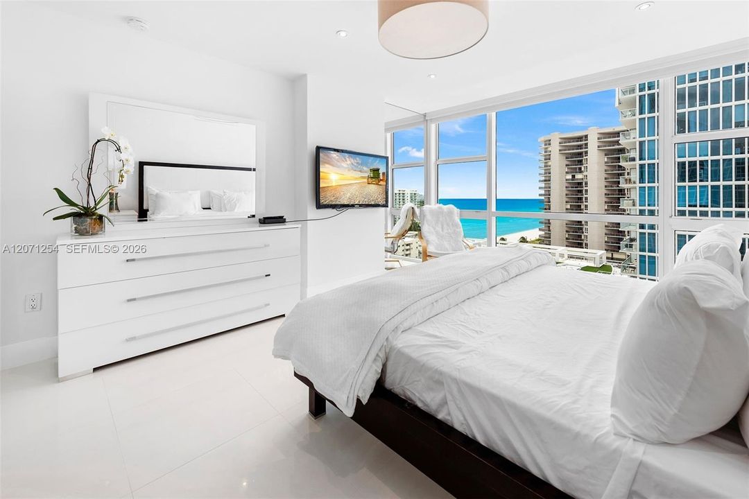 For Sale: $1,575,000 (2 beds, 2 baths, 1103 Square Feet)