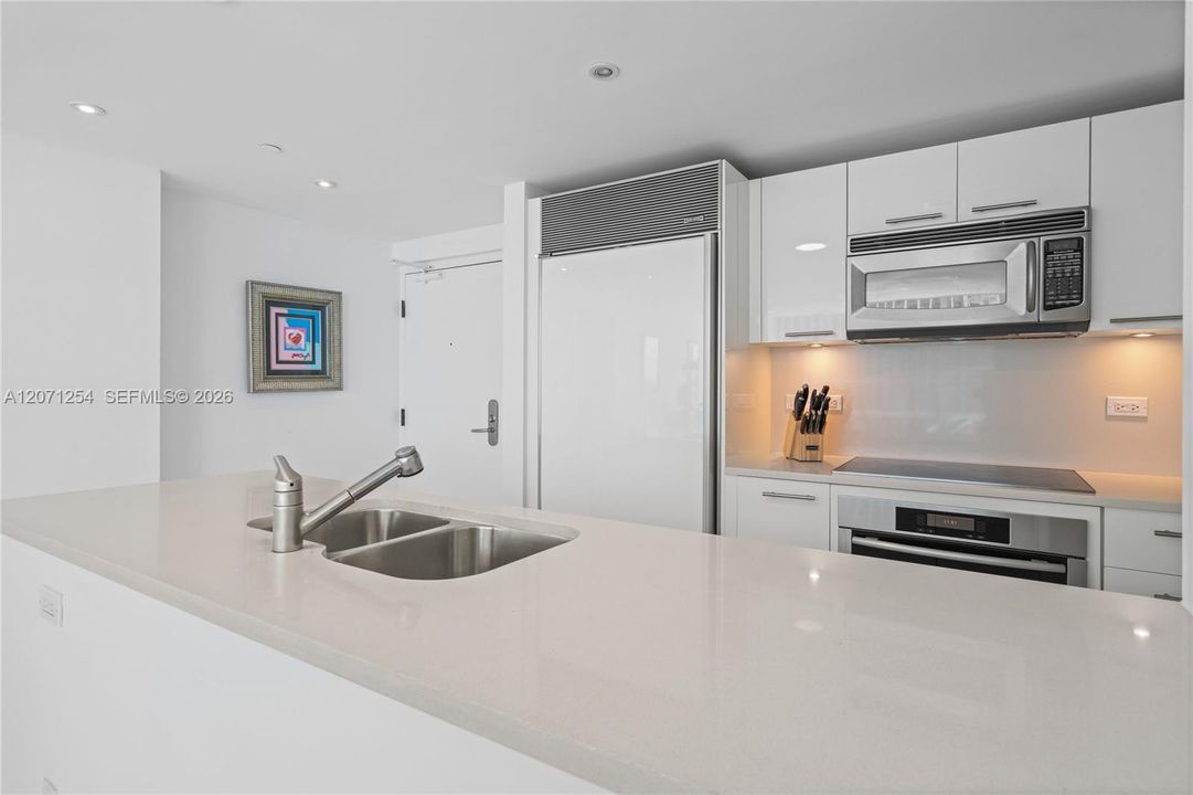 For Sale: $1,575,000 (2 beds, 2 baths, 1103 Square Feet)