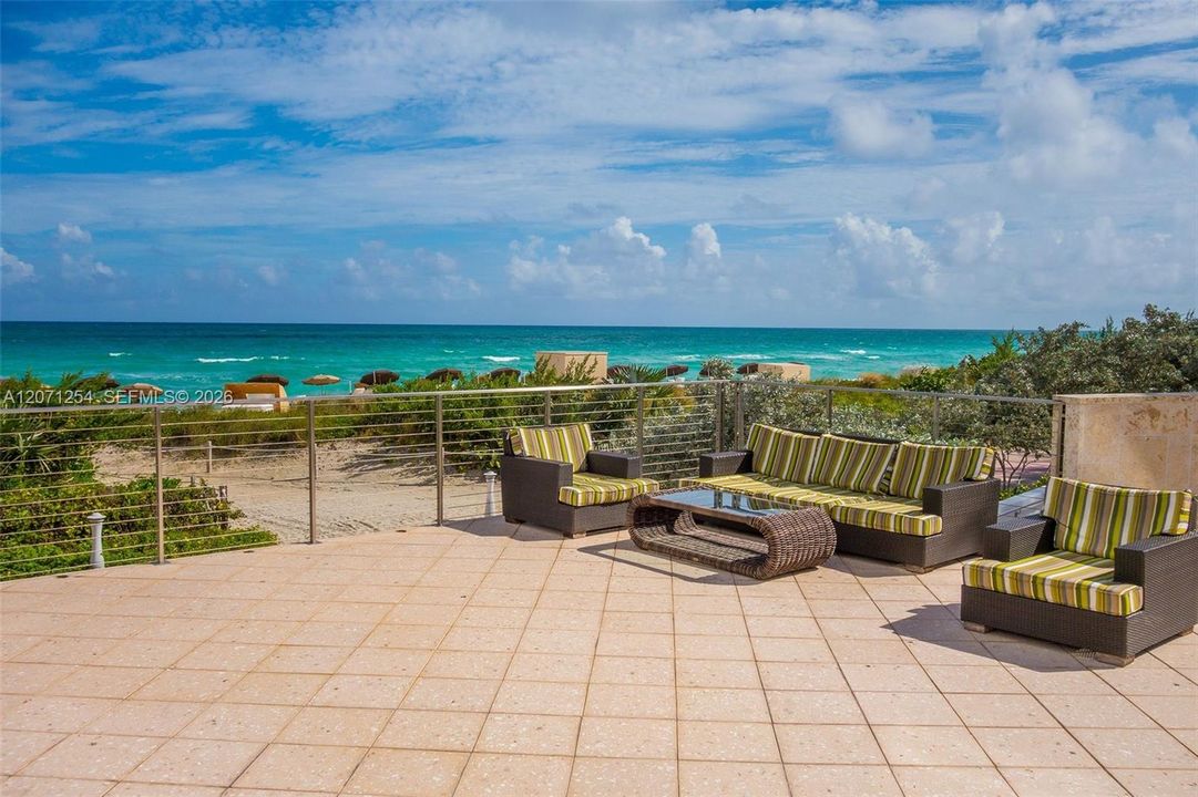 For Sale: $1,575,000 (2 beds, 2 baths, 1103 Square Feet)