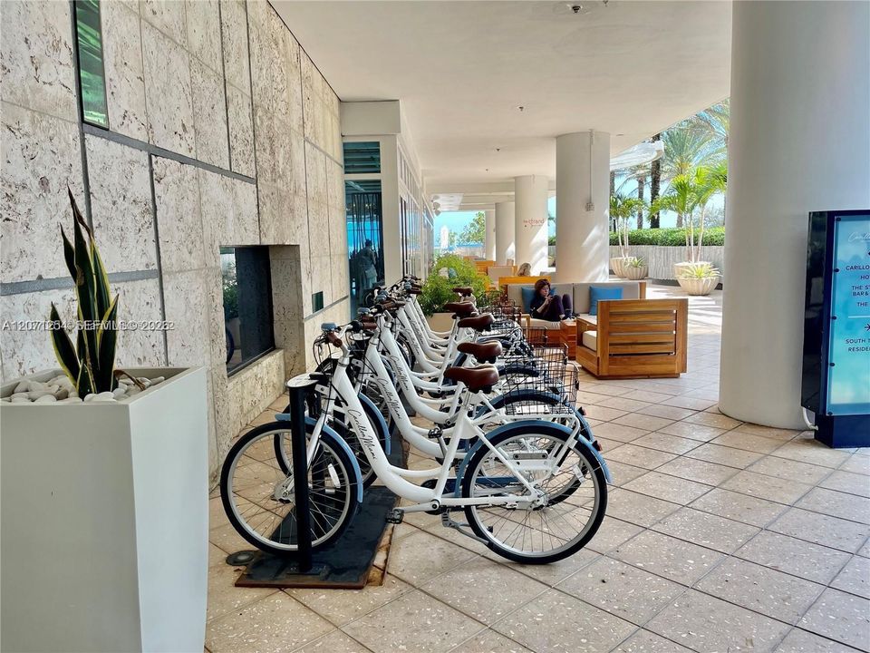 For Sale: $1,575,000 (2 beds, 2 baths, 1103 Square Feet)