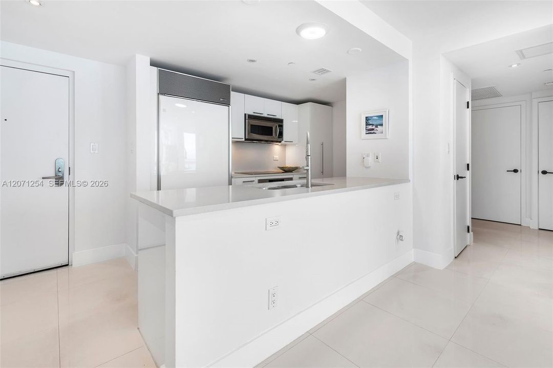 For Sale: $1,575,000 (2 beds, 2 baths, 1103 Square Feet)