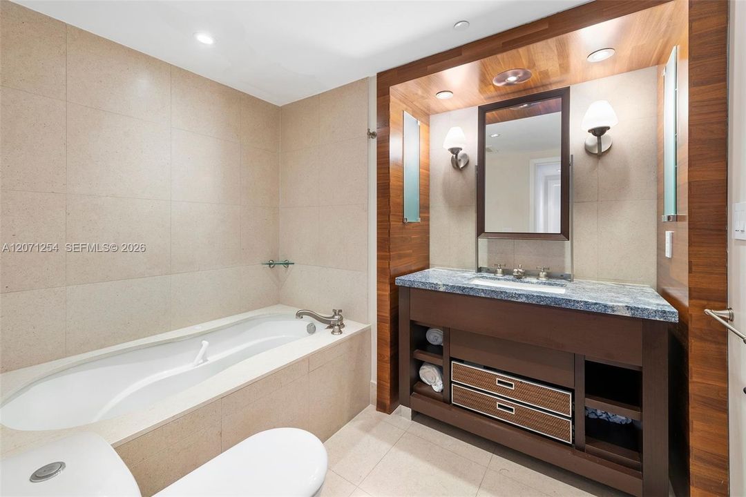 For Sale: $1,575,000 (2 beds, 2 baths, 1103 Square Feet)