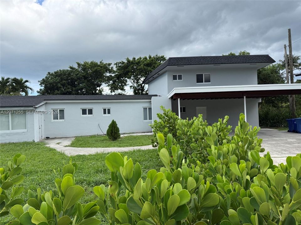 For Rent: $2,800 (2 beds, 1 baths, 1637 Square Feet)
