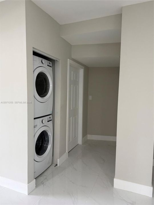 For Rent: $2,800 (2 beds, 1 baths, 1637 Square Feet)
