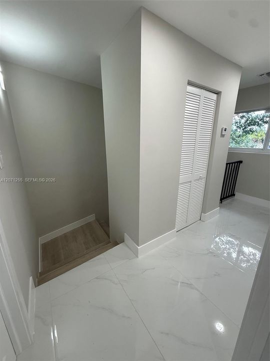 For Rent: $2,800 (2 beds, 1 baths, 1637 Square Feet)