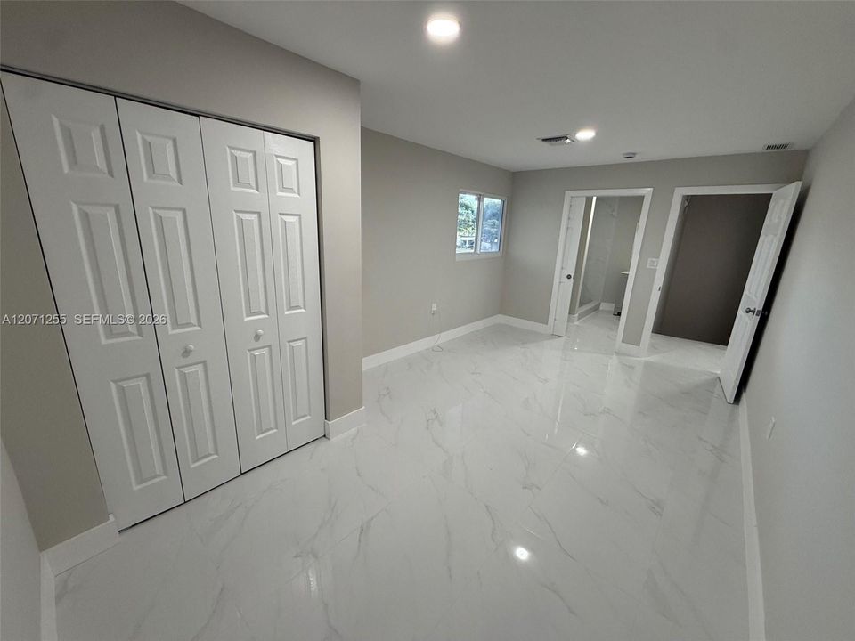For Rent: $2,800 (2 beds, 1 baths, 1637 Square Feet)