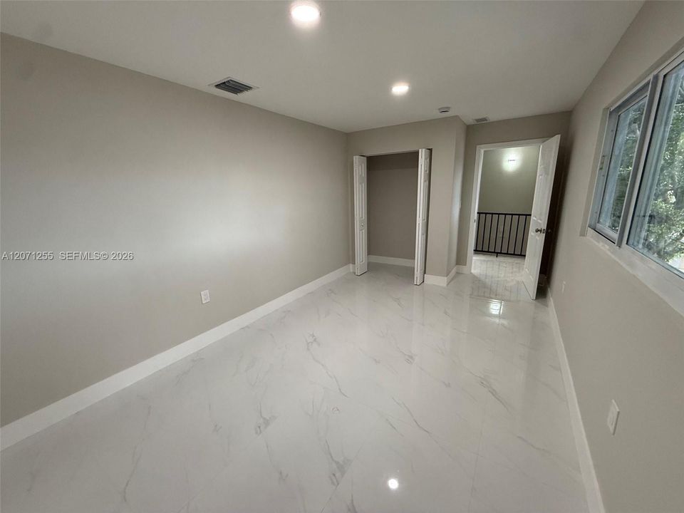 For Rent: $2,800 (2 beds, 1 baths, 1637 Square Feet)