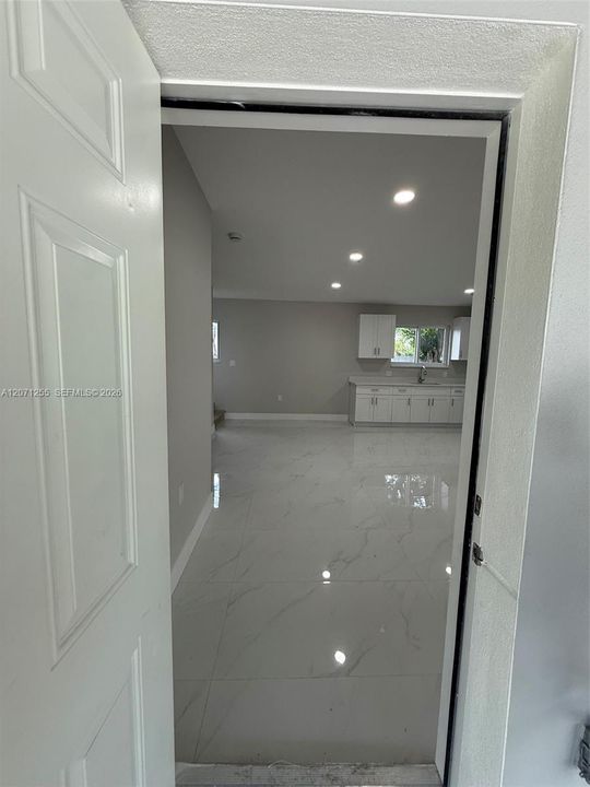 For Rent: $2,800 (2 beds, 1 baths, 1637 Square Feet)