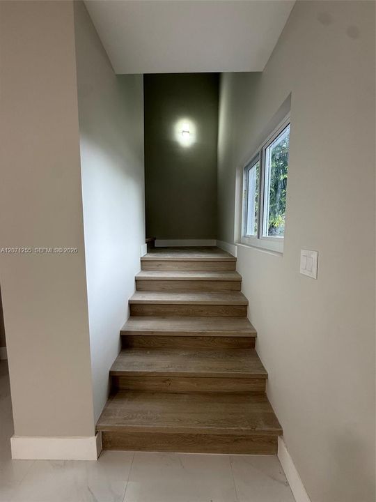 For Rent: $2,800 (2 beds, 1 baths, 1637 Square Feet)