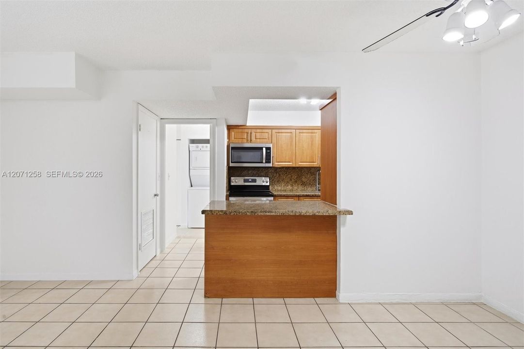 For Rent: $2,200 (2 beds, 1 baths, 639 Square Feet)