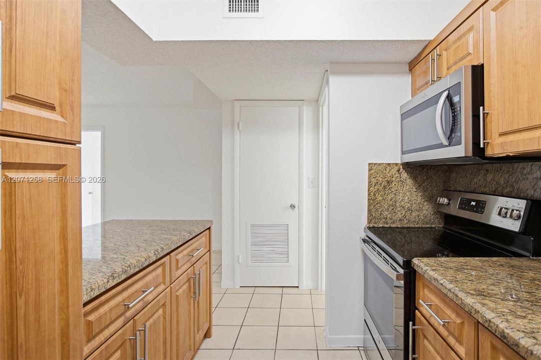 For Rent: $2,200 (2 beds, 1 baths, 639 Square Feet)
