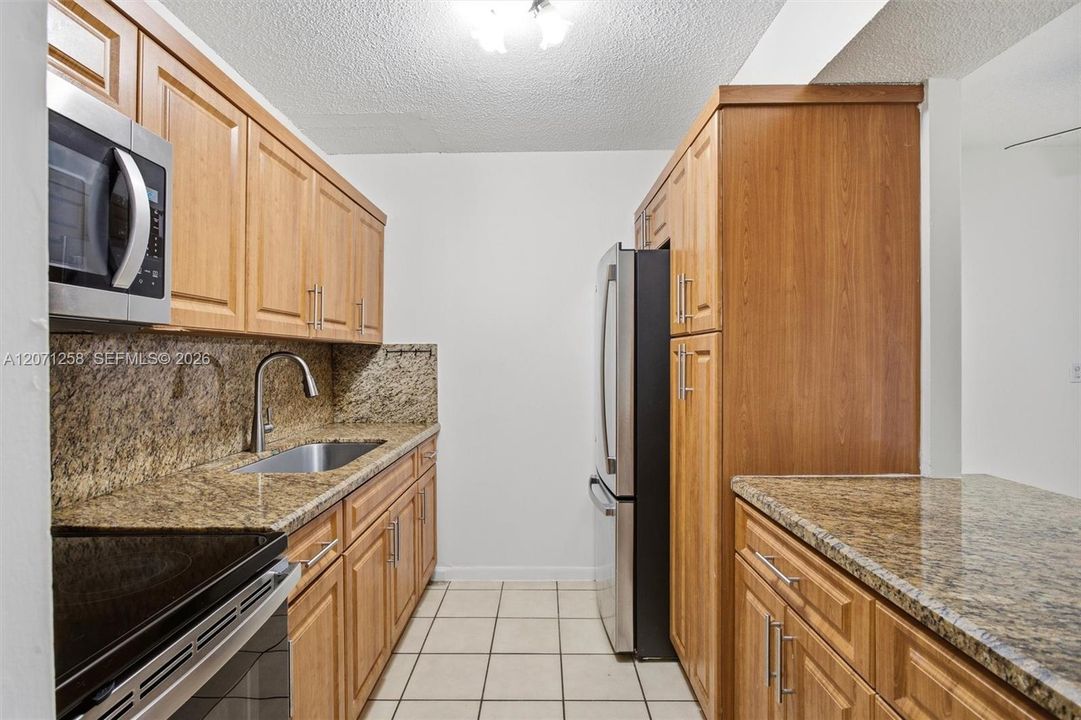 For Rent: $2,200 (2 beds, 1 baths, 639 Square Feet)