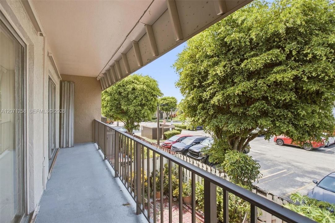 For Rent: $2,200 (2 beds, 1 baths, 639 Square Feet)