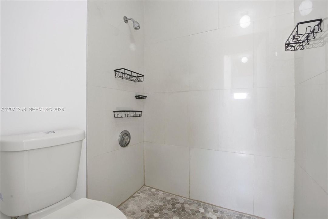 For Rent: $2,200 (2 beds, 1 baths, 639 Square Feet)