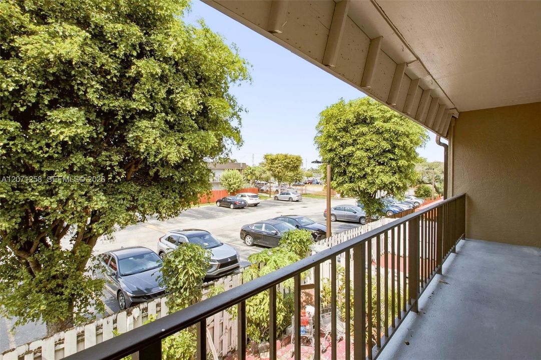 For Rent: $2,200 (2 beds, 1 baths, 639 Square Feet)