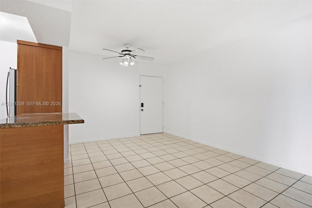 For Rent: $2,200 (2 beds, 1 baths, 639 Square Feet)