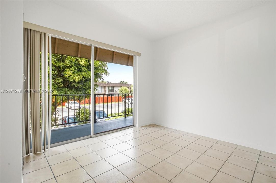 For Rent: $2,200 (2 beds, 1 baths, 639 Square Feet)