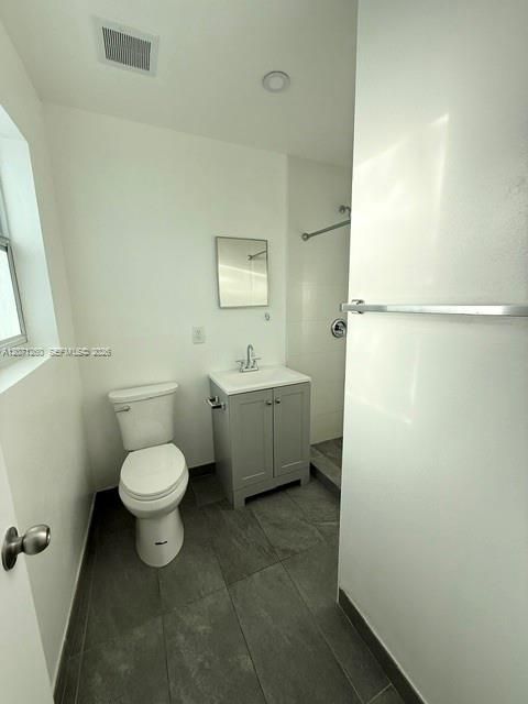 For Rent: $2,300 (2 beds, 1 baths, 1002 Square Feet)