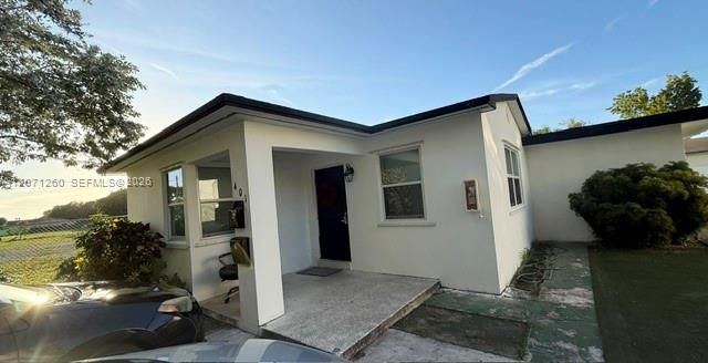 For Rent: $2,300 (2 beds, 1 baths, 1002 Square Feet)