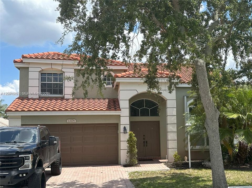 For Rent: $3,880 (3 beds, 2 baths, 1971 Square Feet)