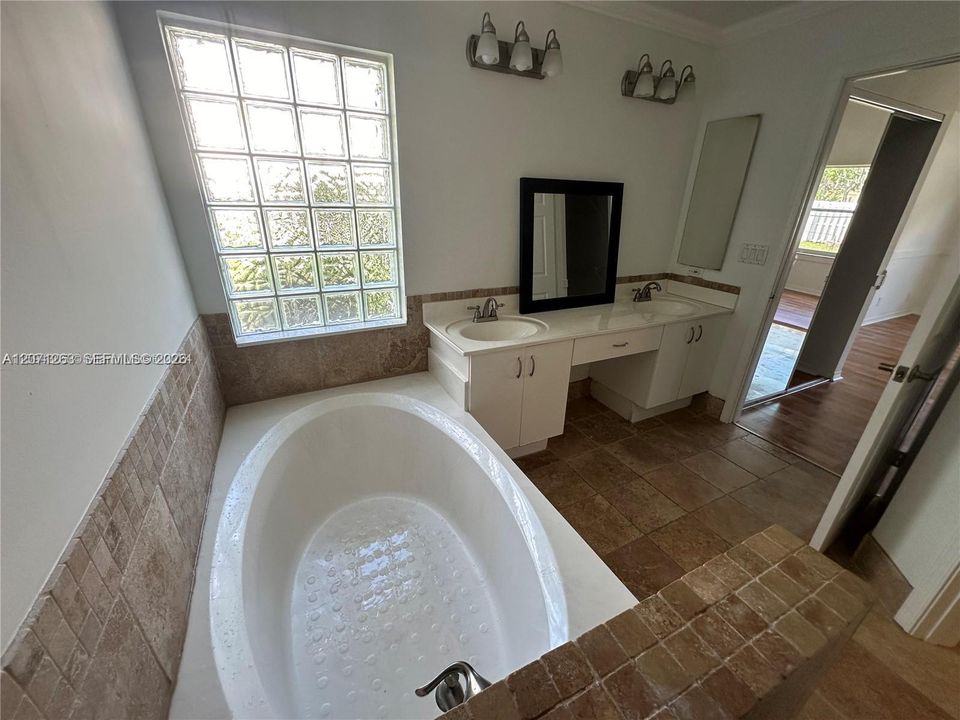 For Rent: $3,880 (3 beds, 2 baths, 1971 Square Feet)