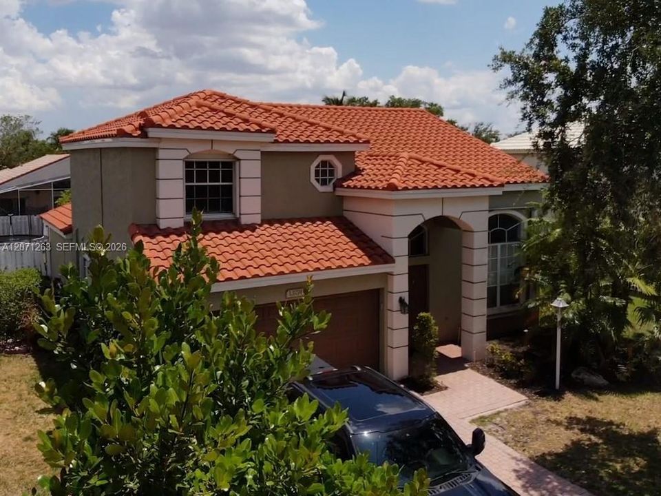 For Rent: $3,880 (3 beds, 2 baths, 1971 Square Feet)