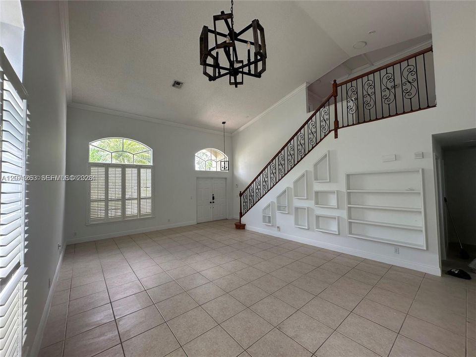 For Rent: $3,880 (3 beds, 2 baths, 1971 Square Feet)
