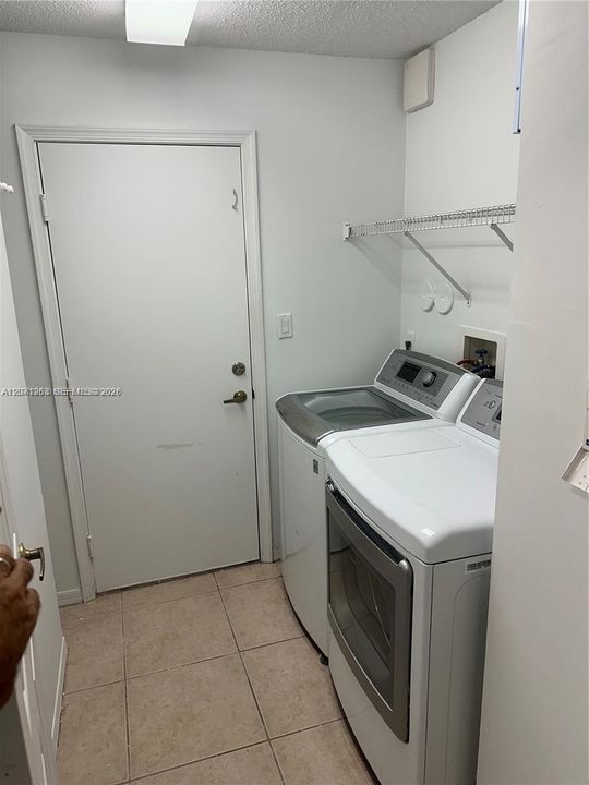 For Rent: $3,880 (3 beds, 2 baths, 1971 Square Feet)