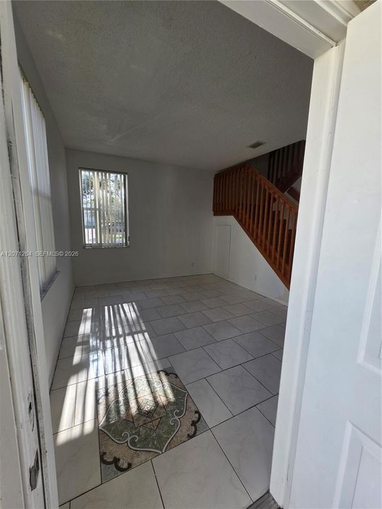 For Rent: $2,500 (3 beds, 2 baths, 1170 Square Feet)
