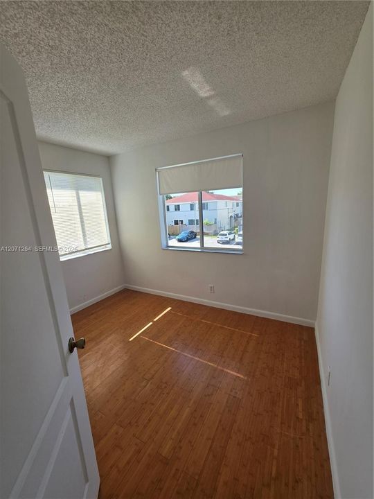 For Rent: $2,500 (3 beds, 2 baths, 1170 Square Feet)