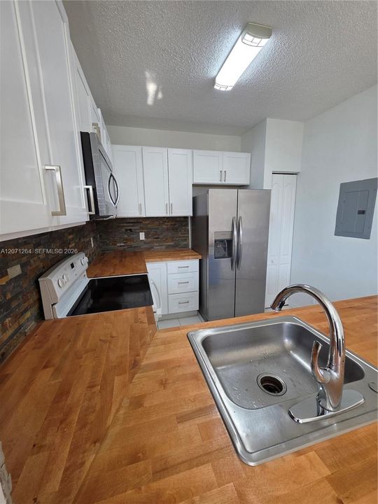 For Rent: $2,500 (3 beds, 2 baths, 1170 Square Feet)