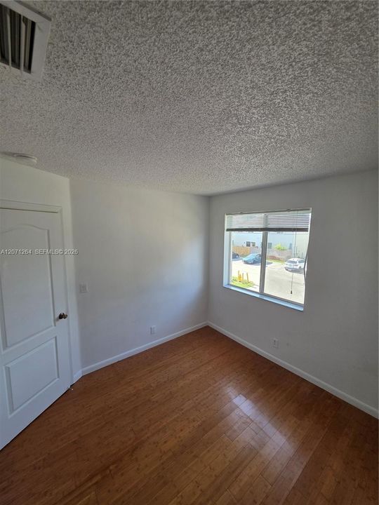 For Rent: $2,500 (3 beds, 2 baths, 1170 Square Feet)