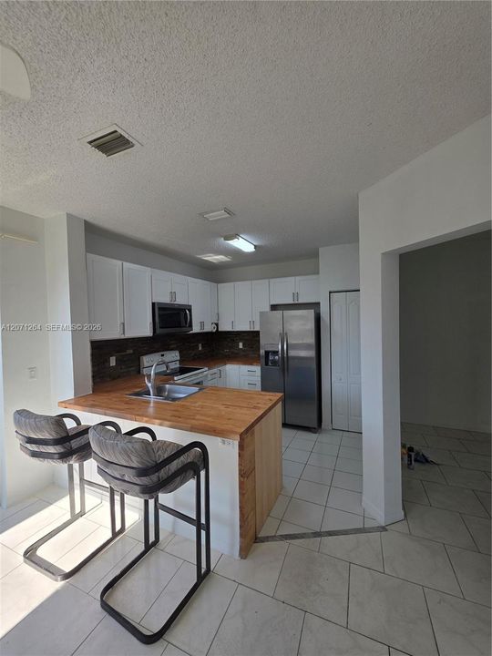 For Rent: $2,500 (3 beds, 2 baths, 1170 Square Feet)