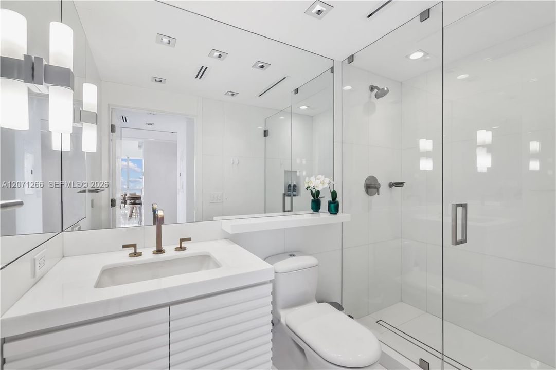 For Rent: $19,000 (2 beds, 2 baths, 1290 Square Feet)