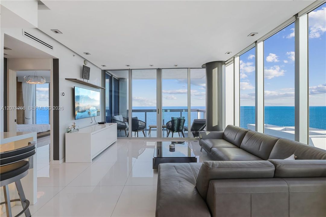 For Rent: $19,000 (2 beds, 2 baths, 1290 Square Feet)