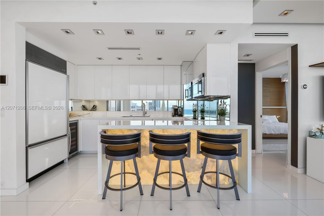 For Rent: $19,000 (2 beds, 2 baths, 1290 Square Feet)