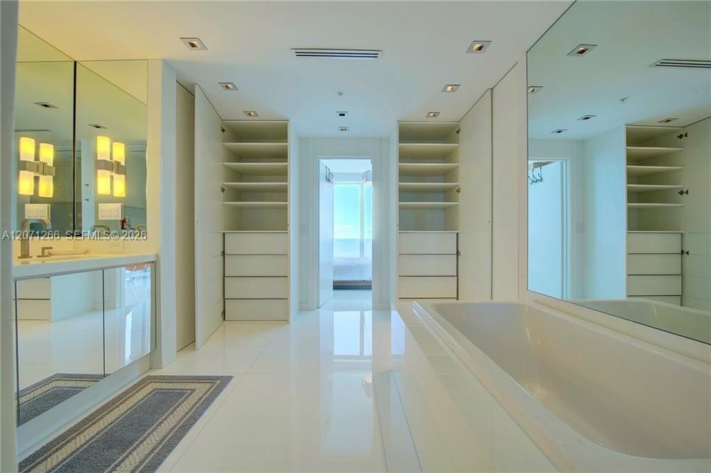 For Rent: $19,000 (2 beds, 2 baths, 1290 Square Feet)