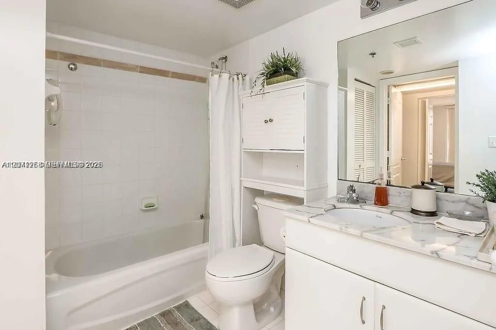 For Sale: $489,000 (1 beds, 1 baths, 825 Square Feet)