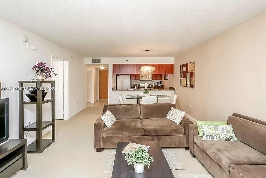 For Sale: $489,000 (1 beds, 1 baths, 825 Square Feet)