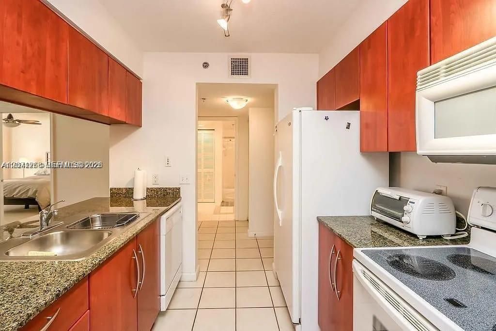 For Sale: $489,000 (1 beds, 1 baths, 825 Square Feet)
