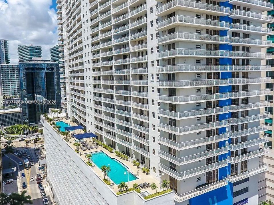 For Sale: $489,000 (1 beds, 1 baths, 825 Square Feet)