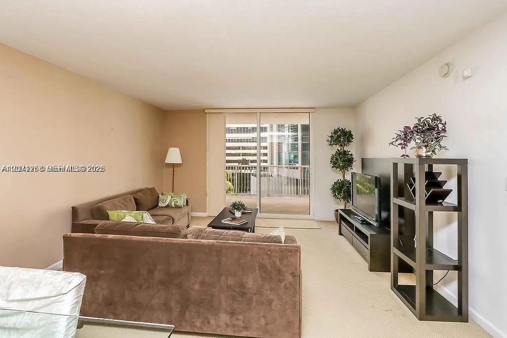 For Sale: $489,000 (1 beds, 1 baths, 825 Square Feet)