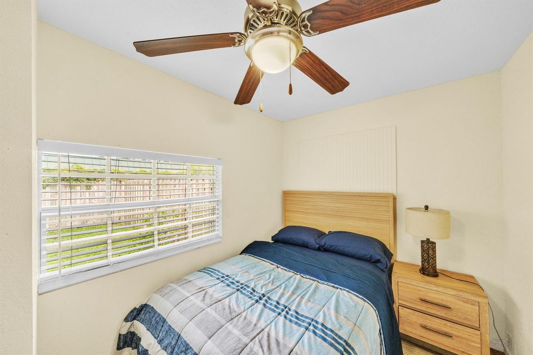 9 Guest Bedroom (3)
