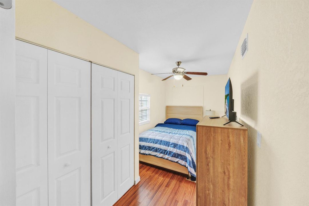 9 Guest Bedroom (2)