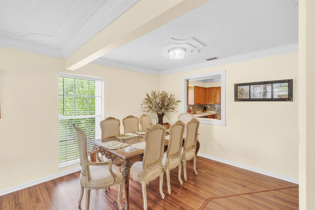 6 Dining Area (1)