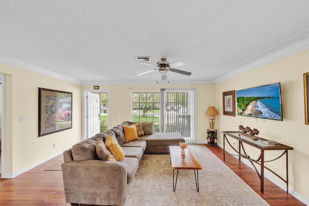 19 Living Area (2)
